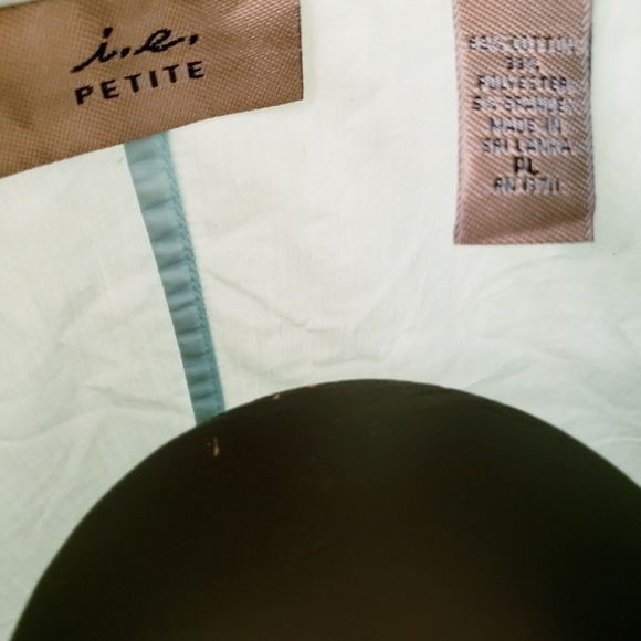 Light Aquamarine short sleeved buttons w ruching - Picture 3 of 3